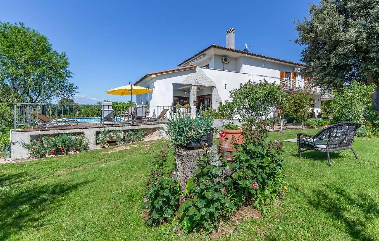Villa Novela Pula