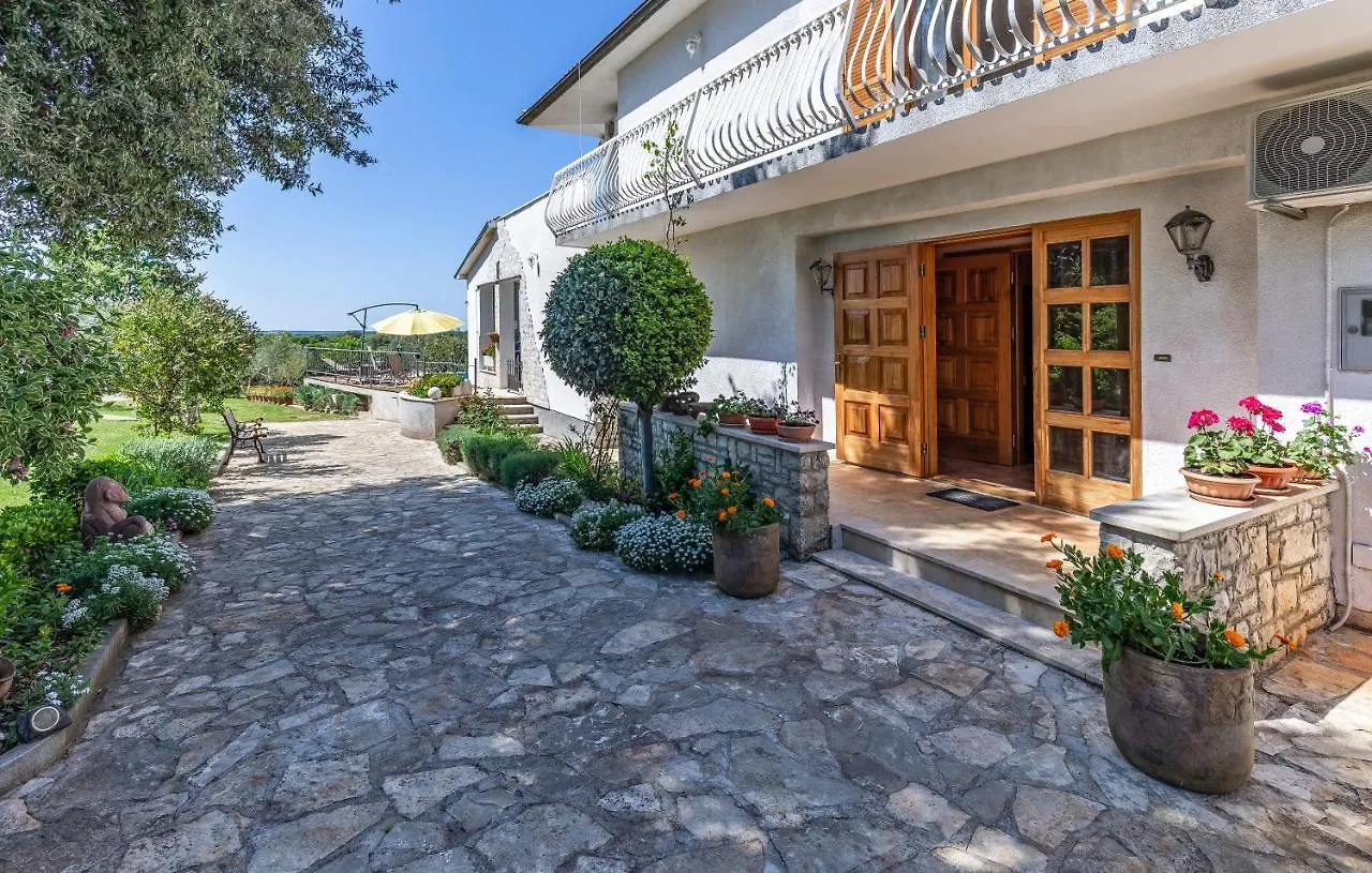 Villa Novela Pula